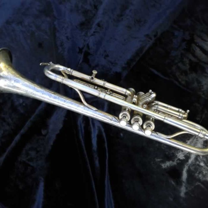 vintage trumpets brass conn instruments 3 1.jpg